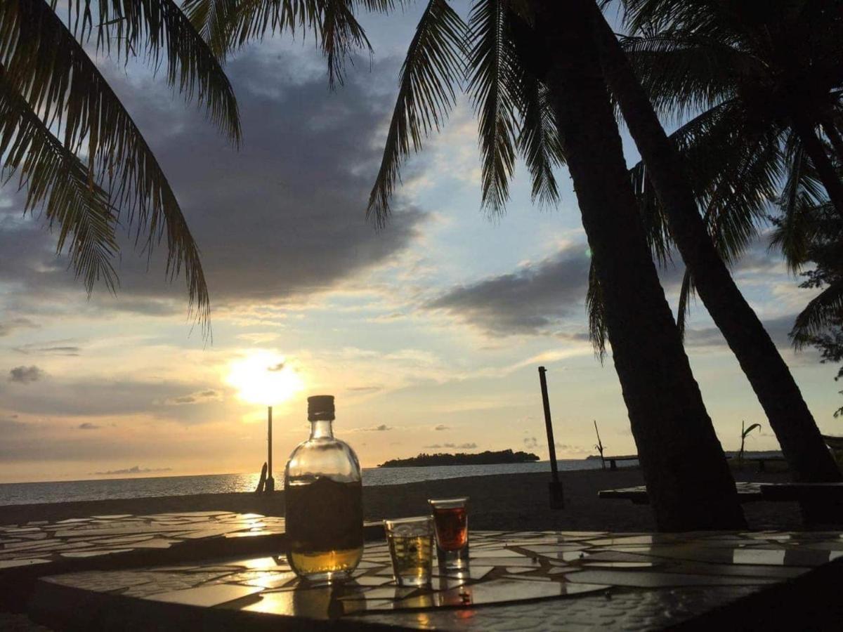 Sunbloom Beachfront Hotel And Restaurant Zambales Sinabacan Esterno foto