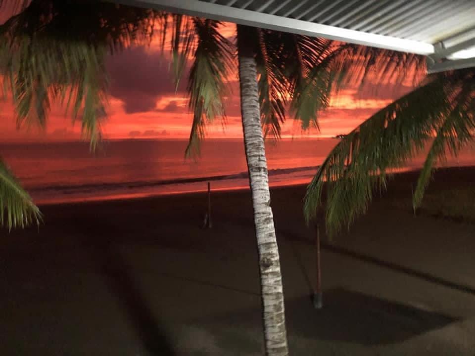 Sunbloom Beachfront Hotel And Restaurant Zambales Sinabacan Esterno foto