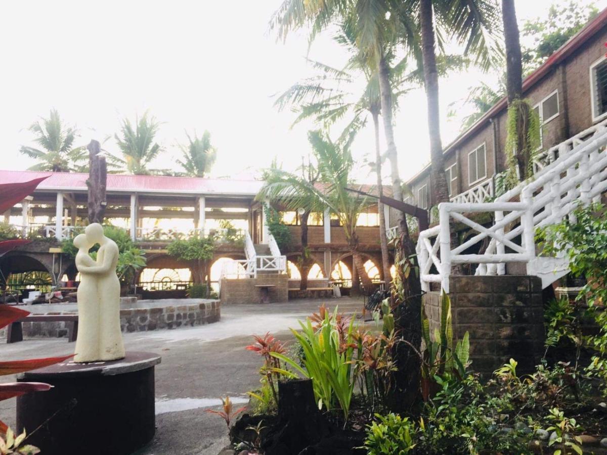 Sunbloom Beachfront Hotel And Restaurant Zambales Sinabacan Esterno foto