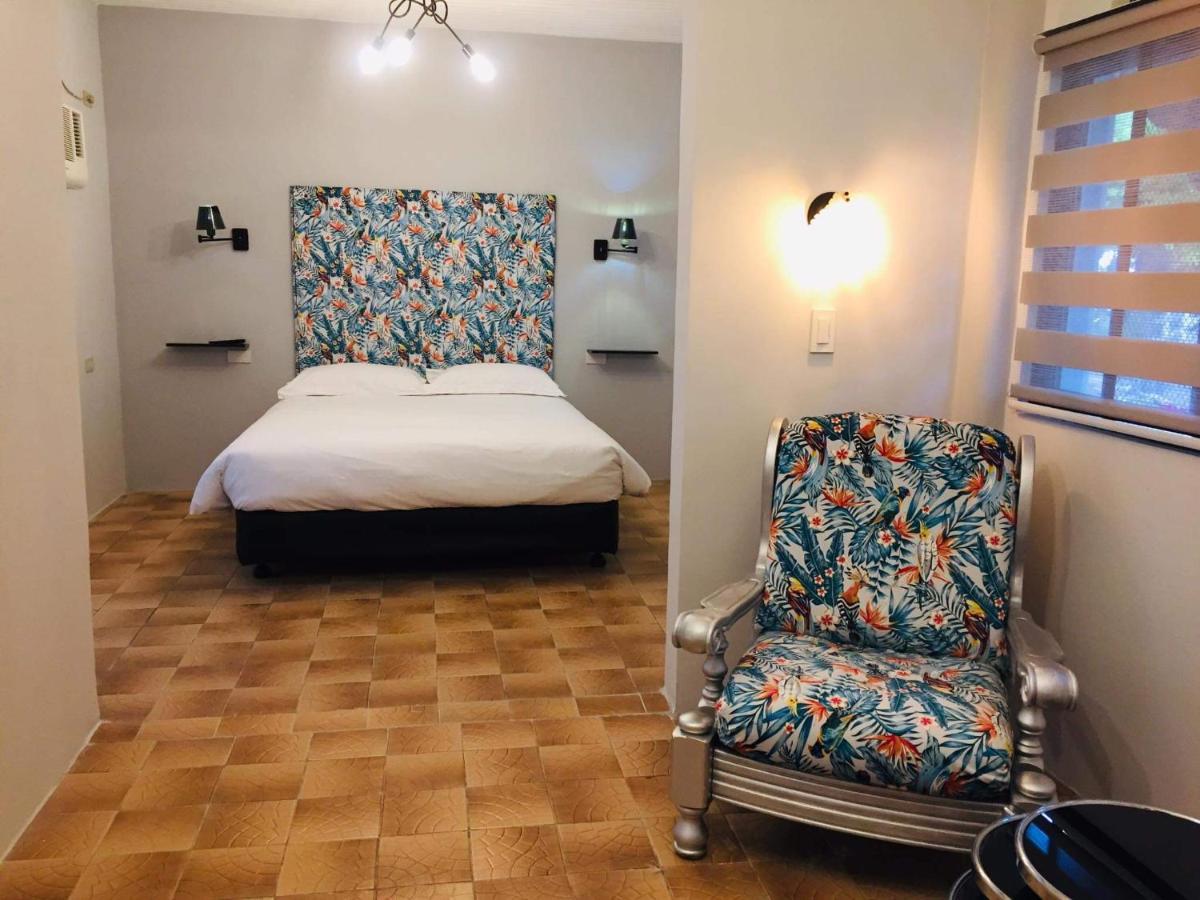 Sunbloom Beachfront Hotel And Restaurant Zambales Sinabacan Esterno foto