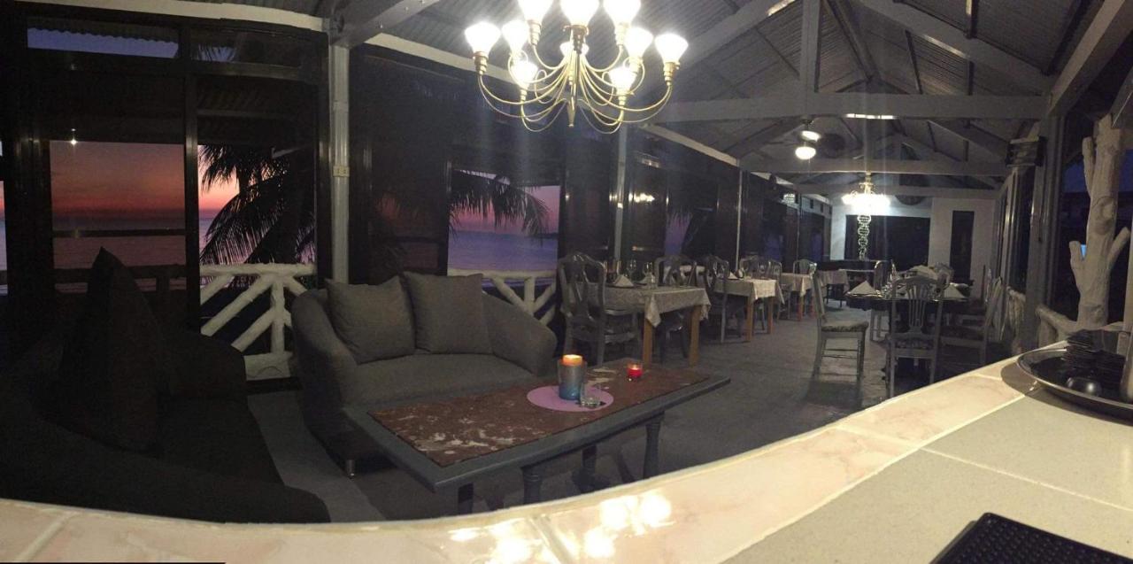 Sunbloom Beachfront Hotel And Restaurant Zambales Sinabacan Esterno foto