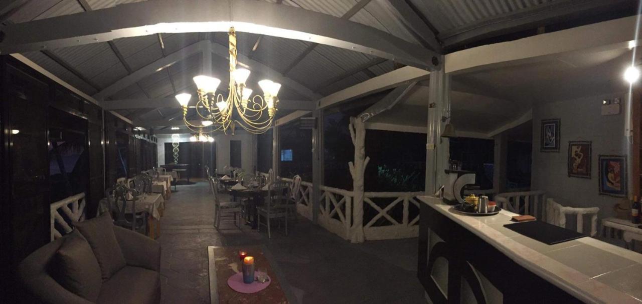 Sunbloom Beachfront Hotel And Restaurant Zambales Sinabacan Esterno foto