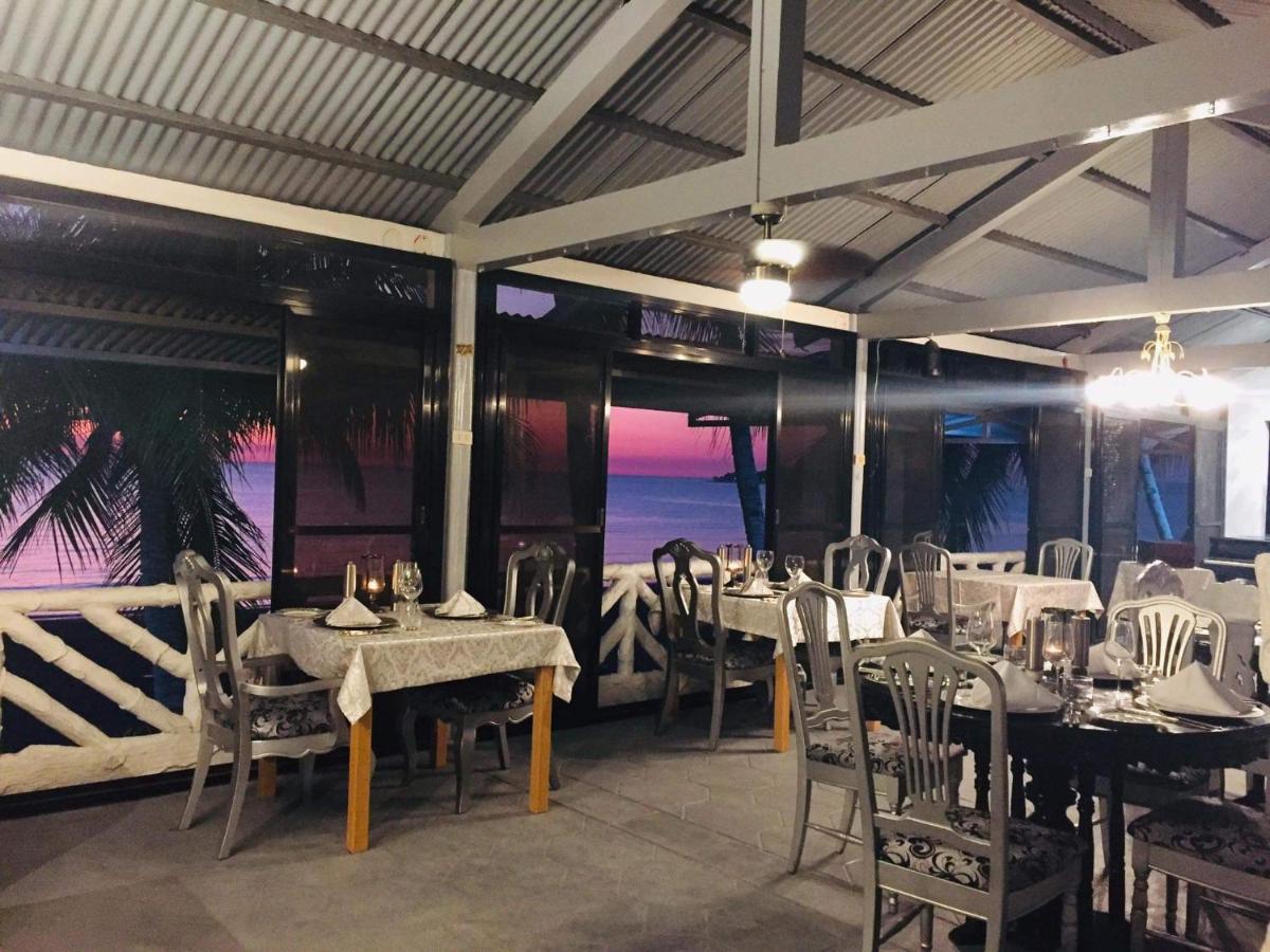 Sunbloom Beachfront Hotel And Restaurant Zambales Sinabacan Esterno foto