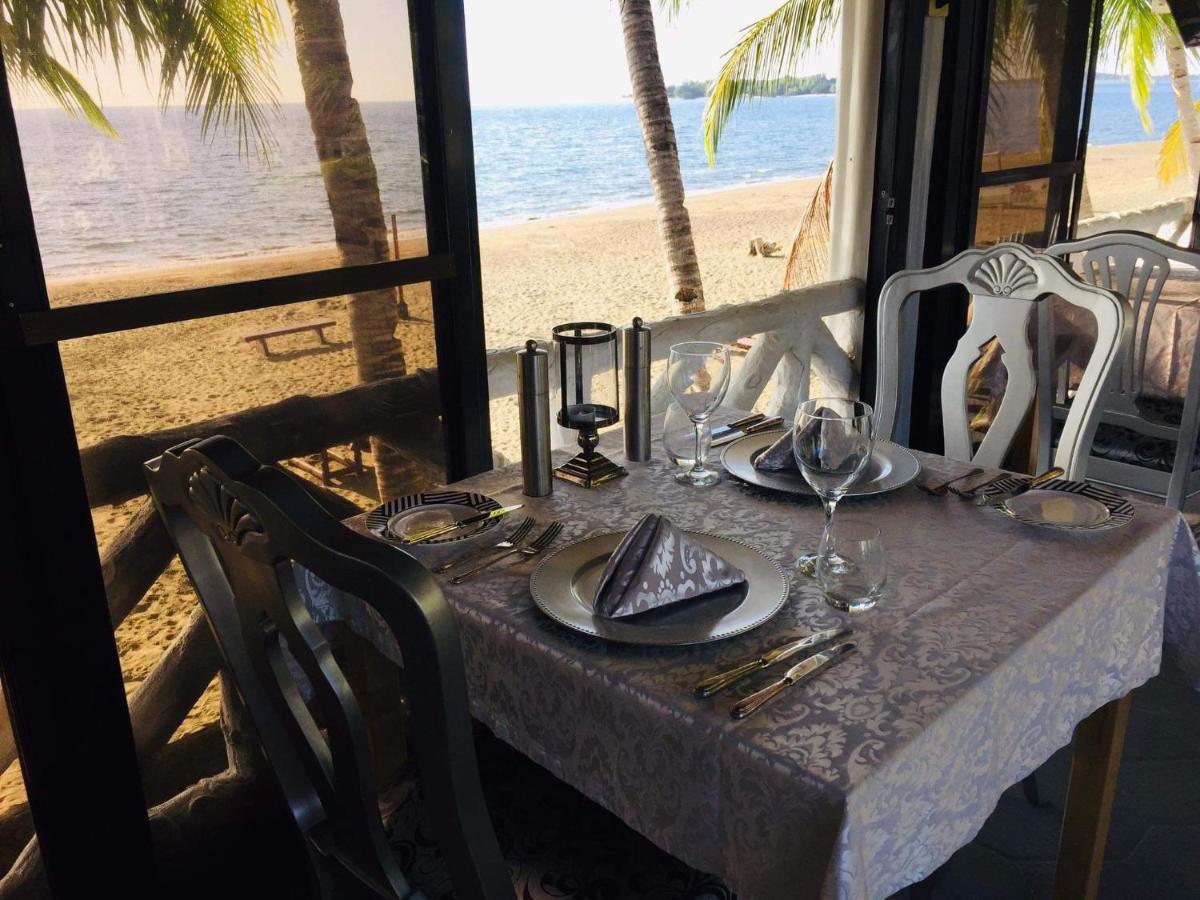 Sunbloom Beachfront Hotel And Restaurant Zambales Sinabacan Esterno foto
