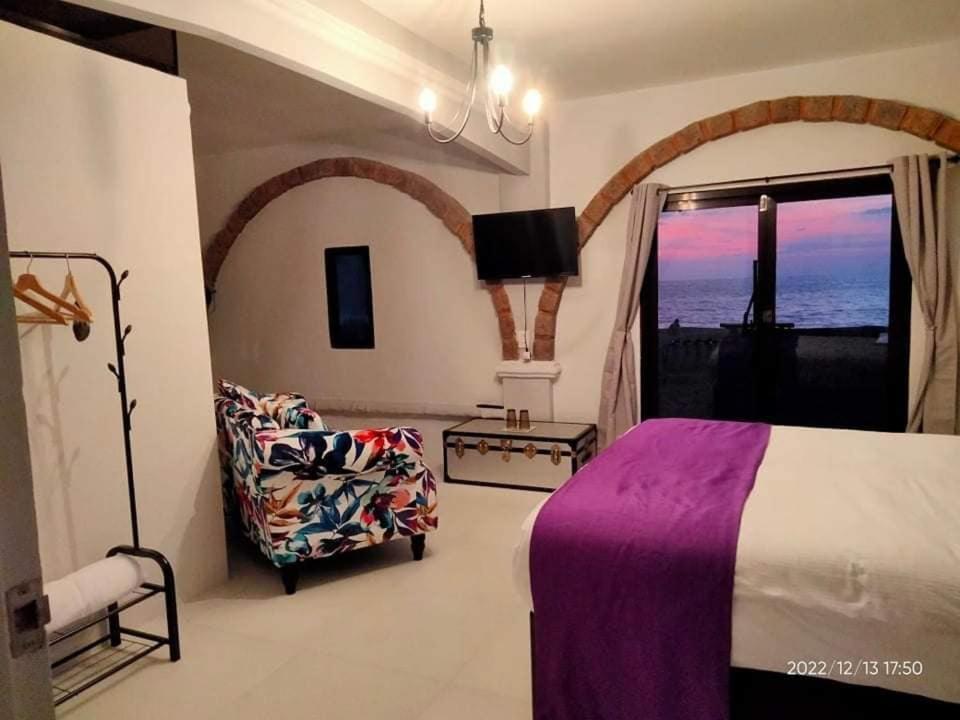 Sunbloom Beachfront Hotel And Restaurant Zambales Sinabacan Esterno foto