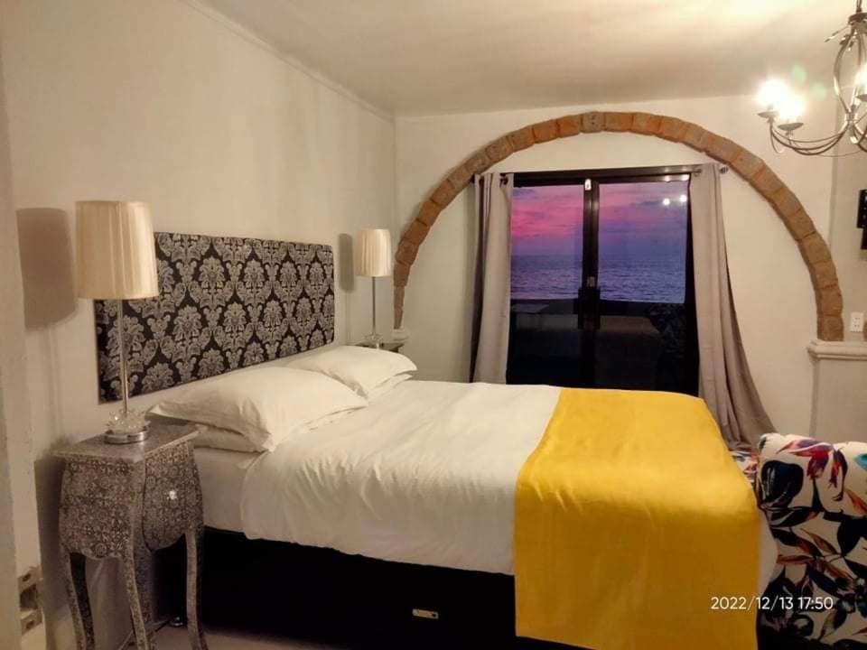 Sunbloom Beachfront Hotel And Restaurant Zambales Sinabacan Esterno foto