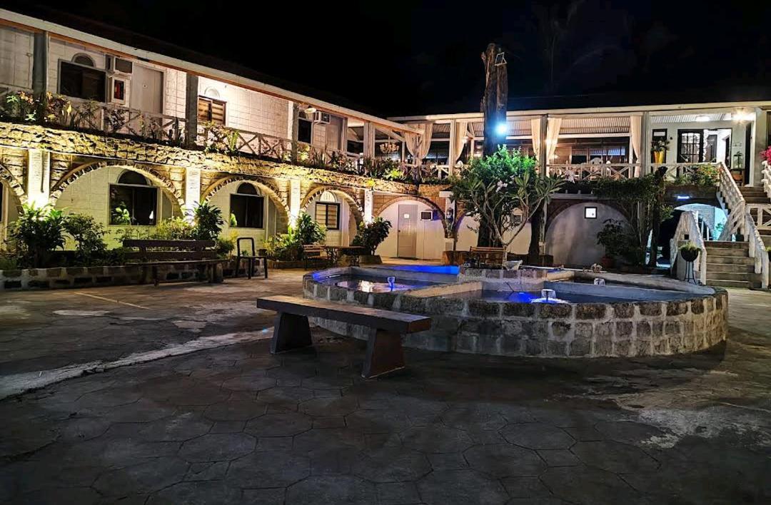 Sunbloom Beachfront Hotel And Restaurant Zambales Sinabacan Esterno foto