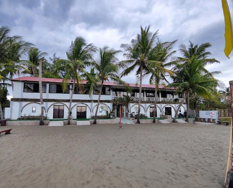 Sunbloom Beachfront Hotel And Restaurant Zambales Sinabacan Esterno foto
