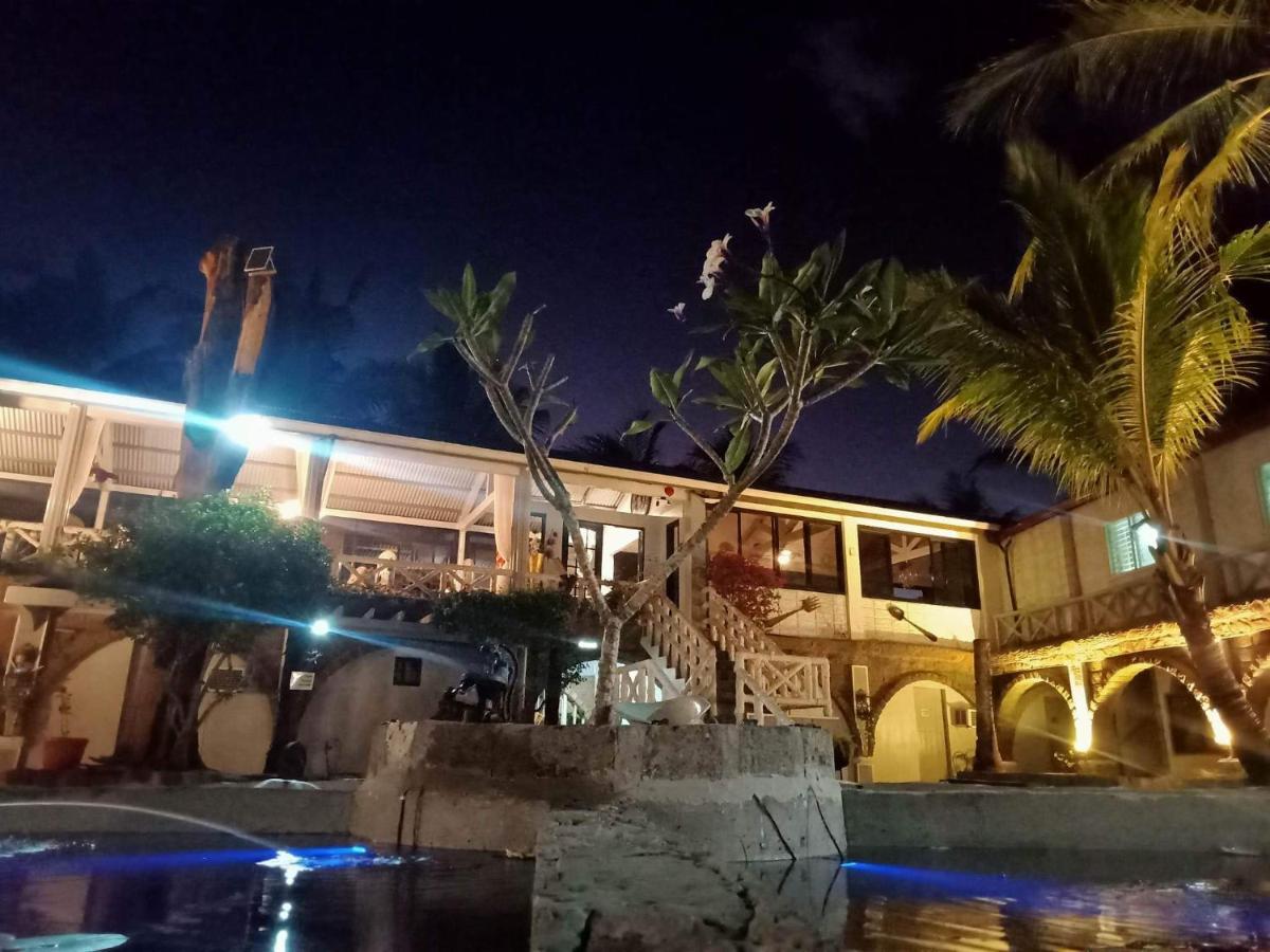 Sunbloom Beachfront Hotel And Restaurant Zambales Sinabacan Esterno foto