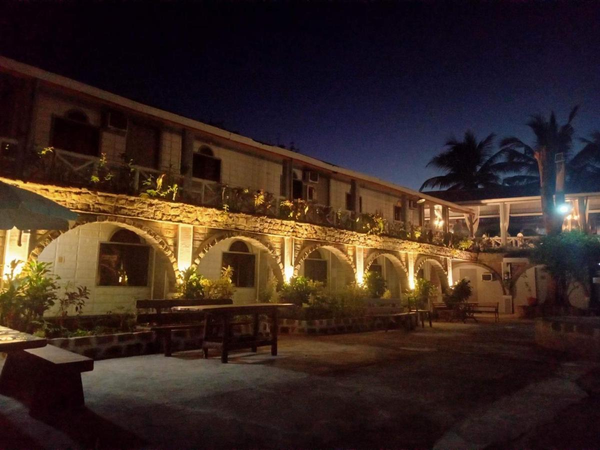 Sunbloom Beachfront Hotel And Restaurant Zambales Sinabacan Esterno foto