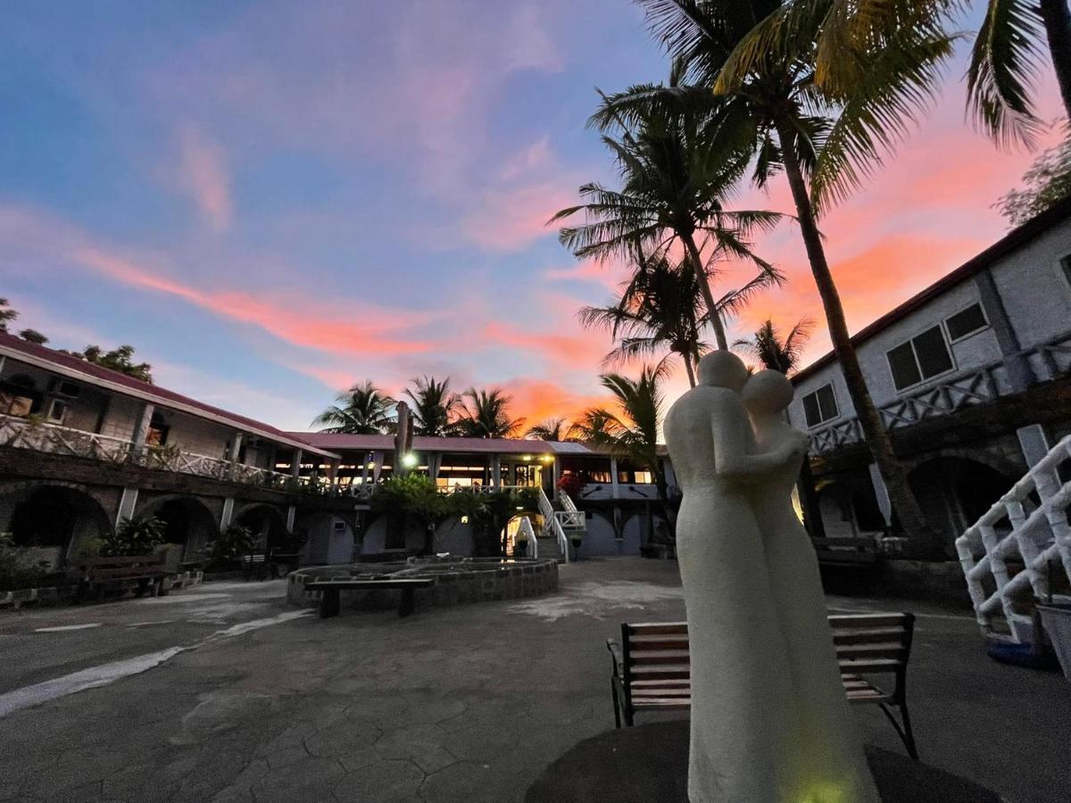 Sunbloom Beachfront Hotel And Restaurant Zambales Sinabacan Esterno foto