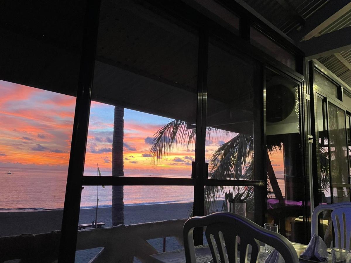 Sunbloom Beachfront Hotel And Restaurant Zambales Sinabacan Esterno foto