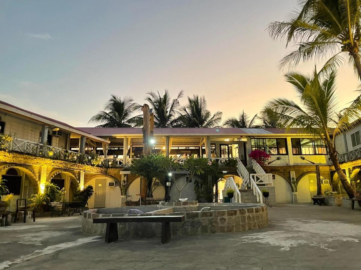 Sunbloom Beachfront Hotel And Restaurant Zambales Sinabacan Esterno foto